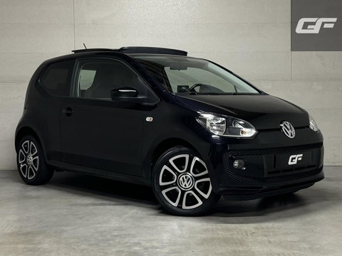Volkswagen up! 1.0 Black up! Pano Navi 75PK Stoelverw.