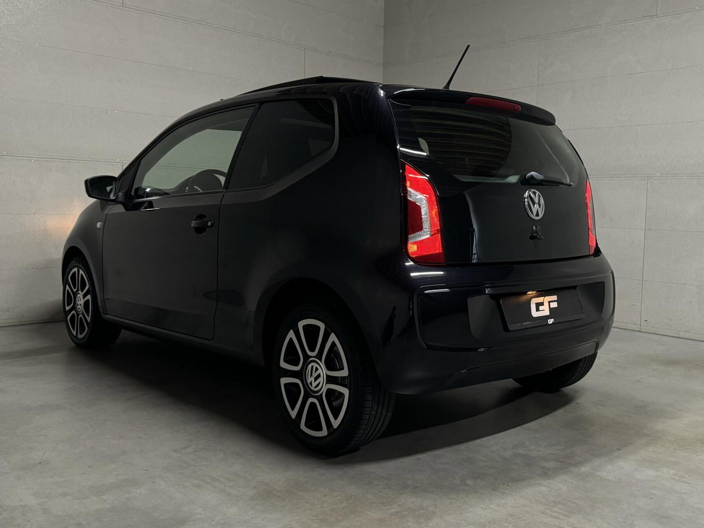 Volkswagen up! 1.0 Black up! Pano Navi 75PK Stoelverw.