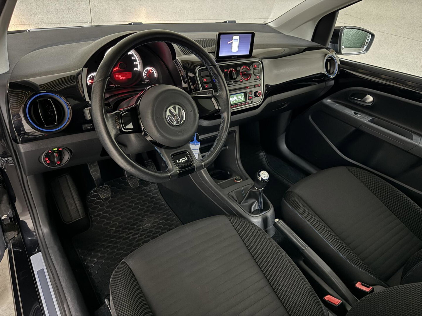 Volkswagen up! 1.0 Black up! Pano Navi 75PK Stoelverw.