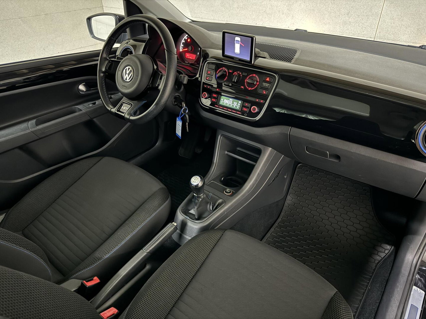 Volkswagen up! 1.0 Black up! Pano Navi 75PK Stoelverw.