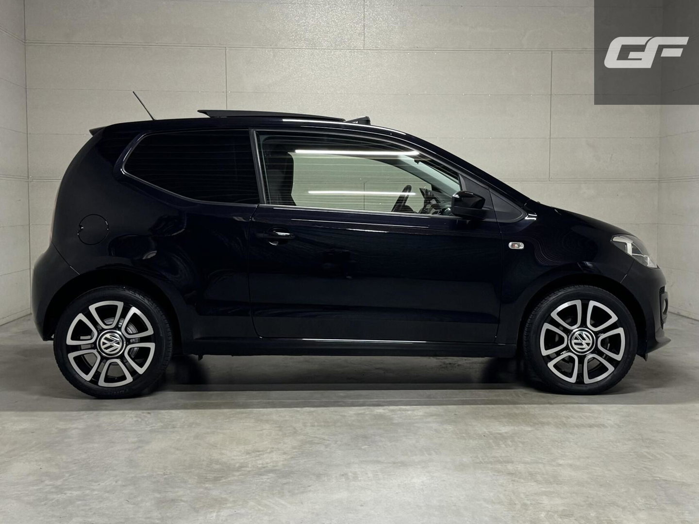 Volkswagen up! 1.0 Black up! Pano Navi 75PK Stoelverw.
