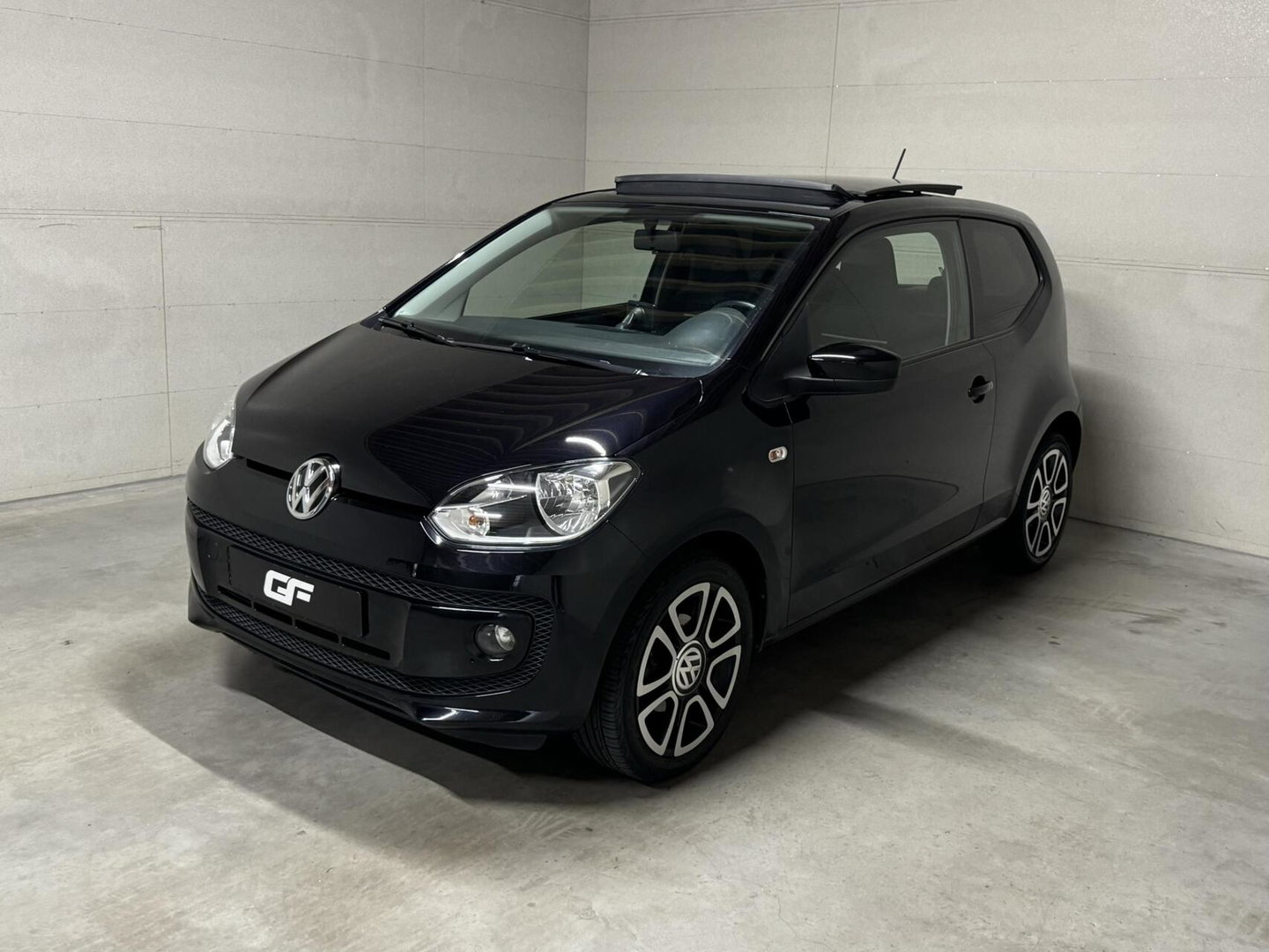 Volkswagen up! 1.0 Black up! Pano Navi 75PK Stoelverw.
