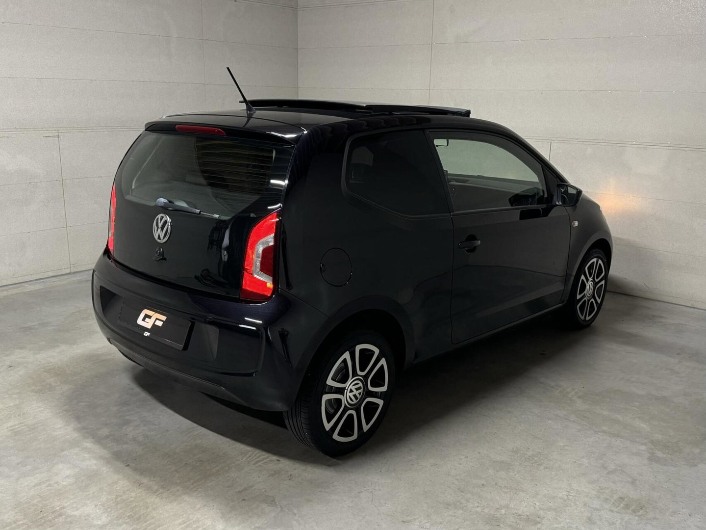 Volkswagen up! 1.0 Black up! Pano Navi 75PK Stoelverw.