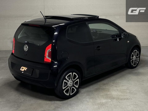 Volkswagen up! 1.0 Black up! Pano Navi 75PK Stoelverw.