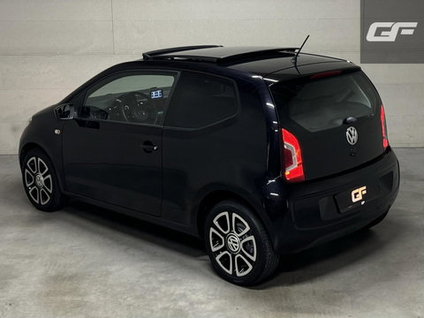 Volkswagen up! 1.0 Black up! Pano Navi 75PK Stoelverw.