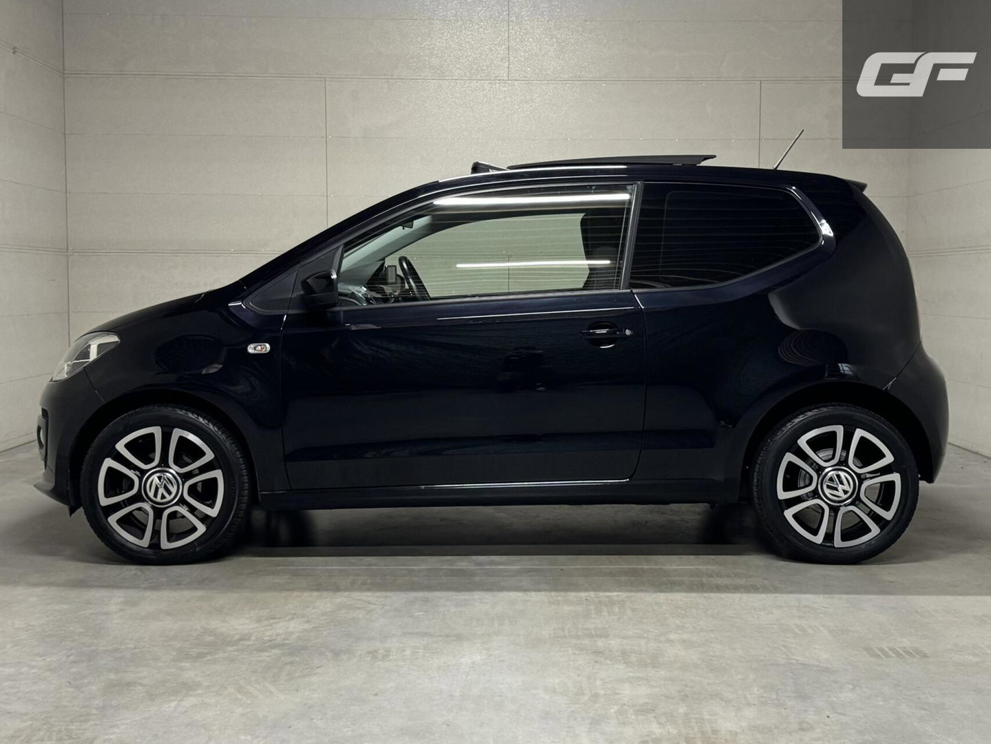 Volkswagen up! 1.0 Black up! Pano Navi 75PK Stoelverw.