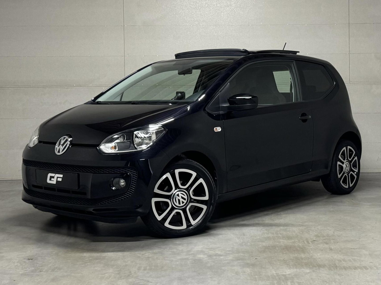 Volkswagen up! 1.0 Black up! Pano Navi 75PK Stoelverw.