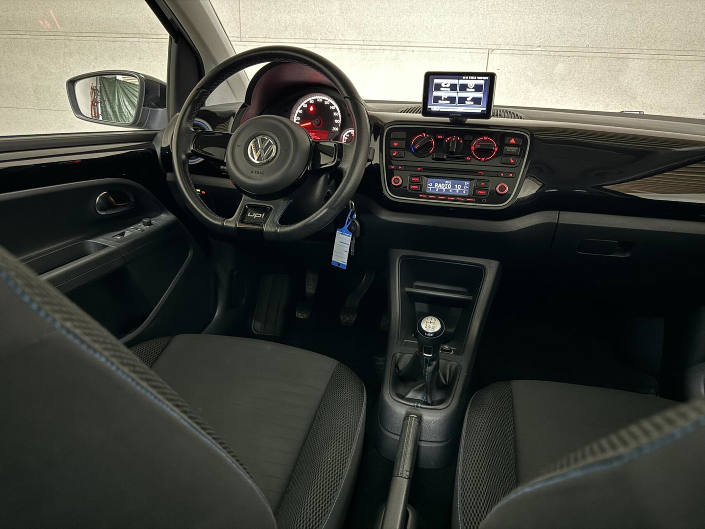 Volkswagen up! 1.0 Black up! Pano Navi 75PK Stoelverw.