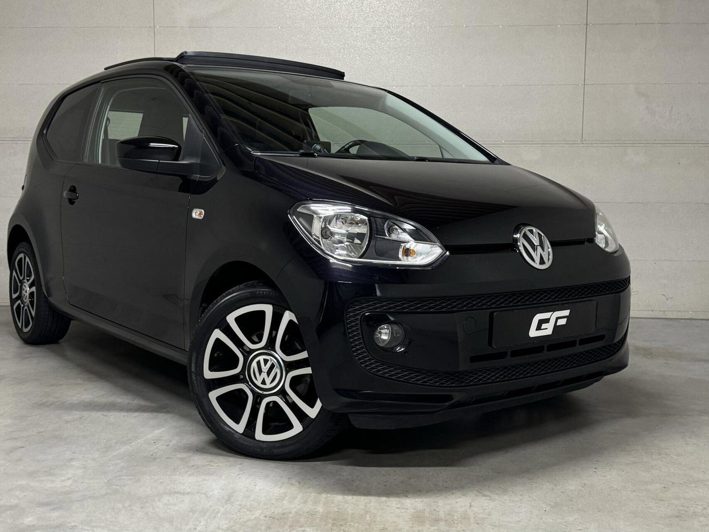 Volkswagen up! 1.0 Black up! Pano Navi 75PK Stoelverw.