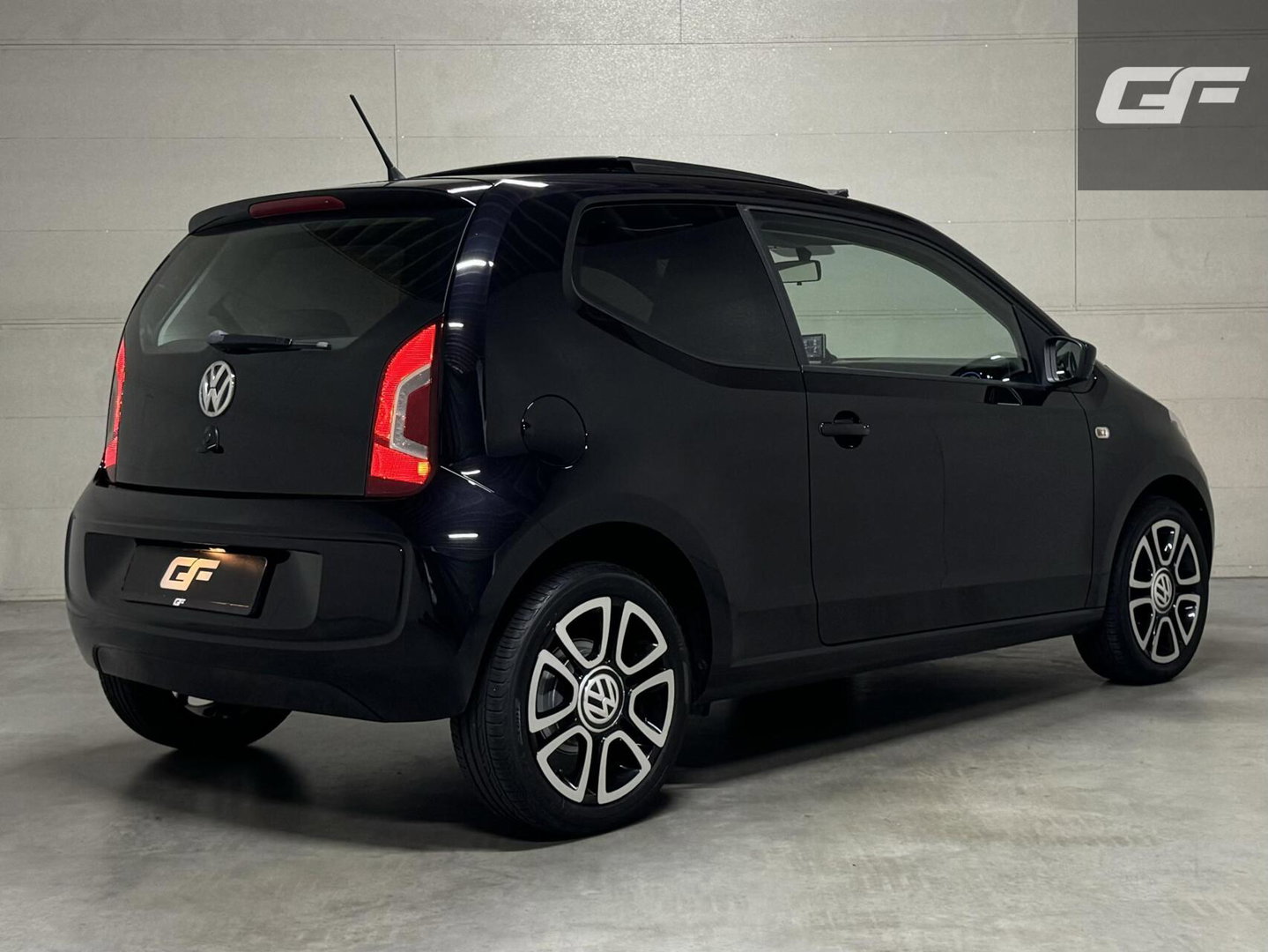 Volkswagen up! 1.0 Black up! Pano Navi 75PK Stoelverw.