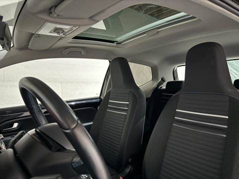 Volkswagen up! 1.0 Black up! Pano Navi 75PK Stoelverw.