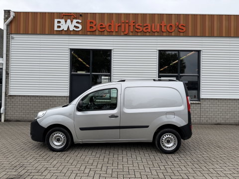 Renault Kangoo Express 1.5 dCi 75 Express Comfort / vaste prijs rijklaar € 7.950 marge ( btw vrij ) / lease vanaf € 238 / airco / cruise / navi / zilver metallic / trekhaak / dakrails