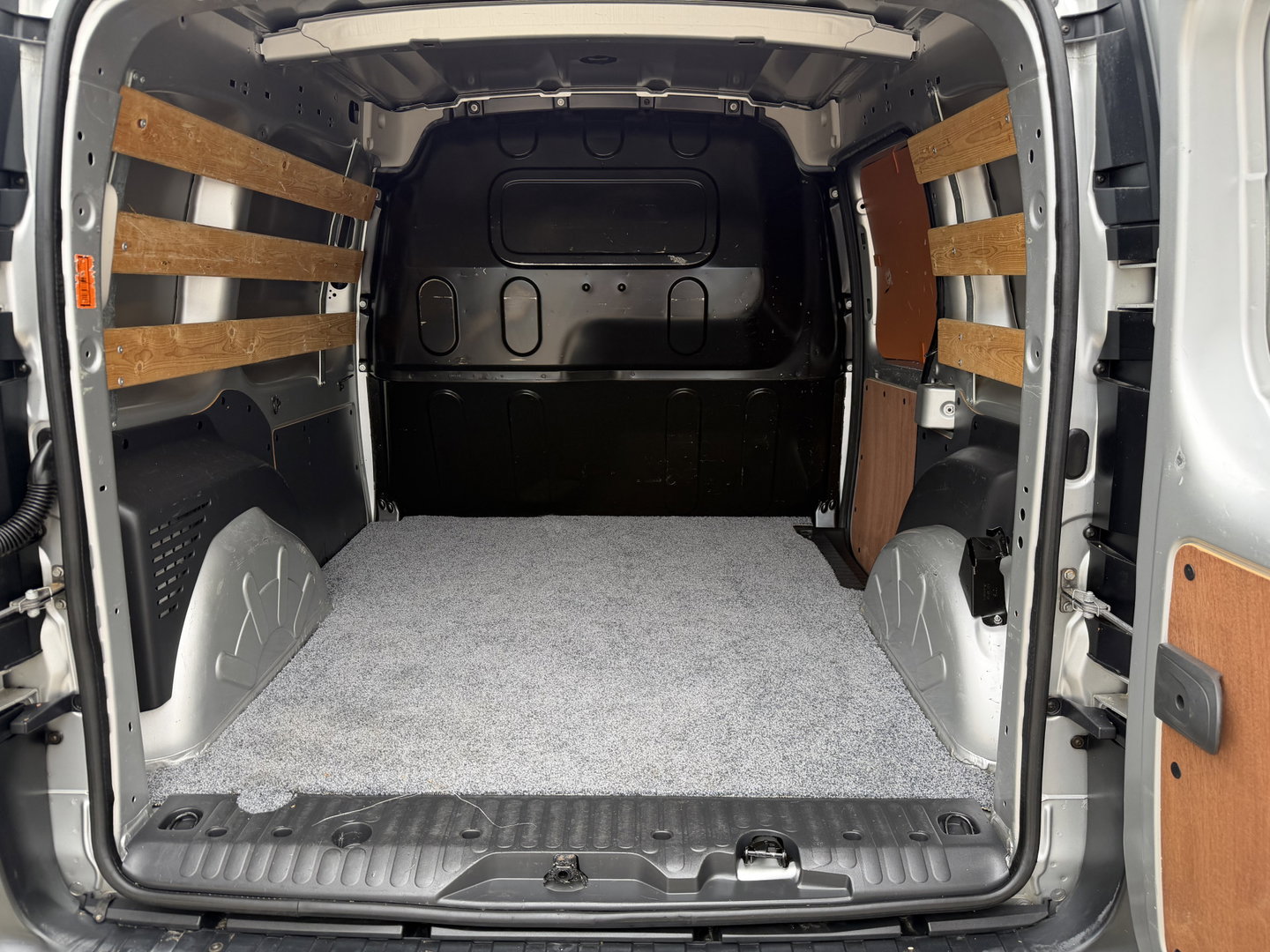 Renault Kangoo Express 1.5 dCi 75 Express Comfort / vaste prijs rijklaar € 7.950 marge ( btw vrij ) / lease vanaf € 238 / airco / cruise / navi / zilver metallic / trekhaak / dakrails