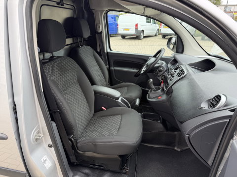 Renault Kangoo Express 1.5 dCi 75 Express Comfort / vaste prijs rijklaar € 7.950 marge ( btw vrij ) / lease vanaf € 238 / airco / cruise / navi / zilver metallic / trekhaak / dakrails