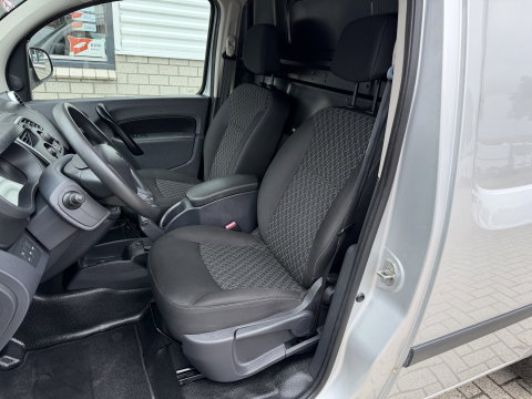 Renault Kangoo Express 1.5 dCi 75 Express Comfort / vaste prijs rijklaar € 7.950 marge ( btw vrij ) / lease vanaf € 238 / airco / cruise / navi / zilver metallic / trekhaak / dakrails
