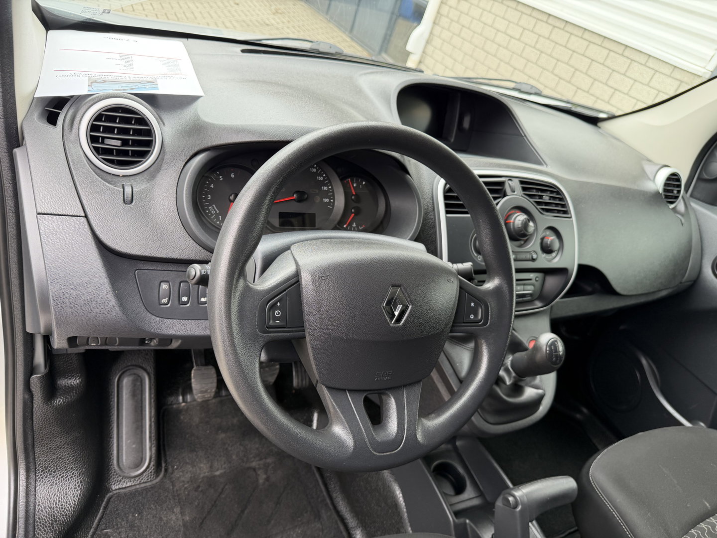 Renault Kangoo Express 1.5 dCi 75 Express Comfort / vaste prijs rijklaar € 7.950 marge ( btw vrij ) / lease vanaf € 238 / airco / cruise / navi / zilver metallic / trekhaak / dakrails
