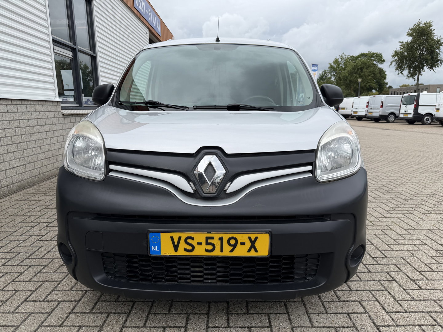 Renault Kangoo Express 1.5 dCi 75 Express Comfort / vaste prijs rijklaar € 7.950 marge ( btw vrij ) / lease vanaf € 238 / airco / cruise / navi / zilver metallic / trekhaak / dakrails