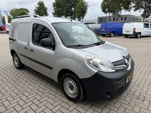 Renault Kangoo Express 1.5 dCi 75 Express Comfort / vaste prijs rijklaar € 7.950 marge ( btw vrij ) / lease vanaf € 238 / airco / cruise / navi / zilver metallic / trekhaak / dakrails