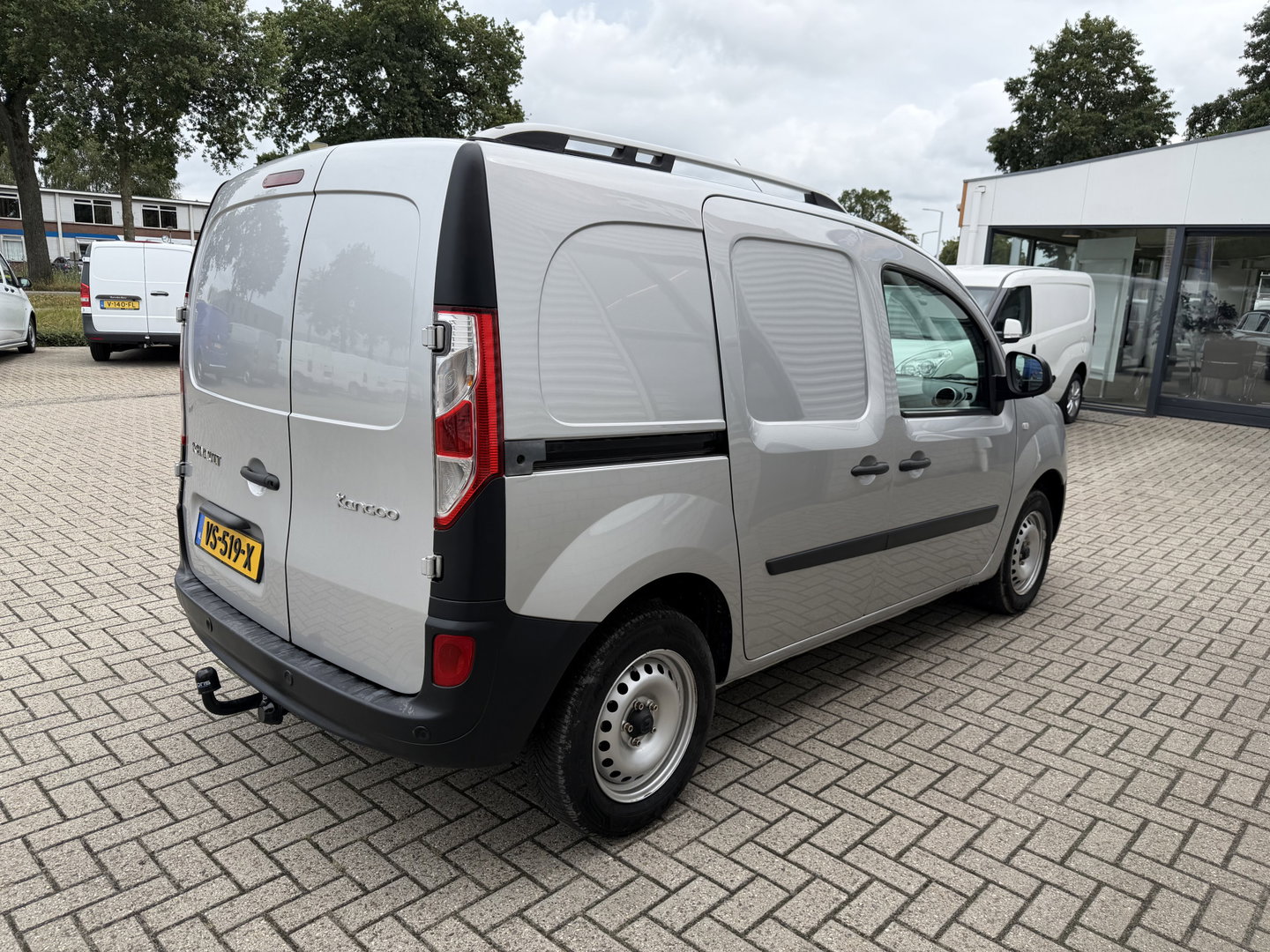 Renault Kangoo Express 1.5 dCi 75 Express Comfort / vaste prijs rijklaar € 7.950 marge ( btw vrij ) / lease vanaf € 238 / airco / cruise / navi / zilver metallic / trekhaak / dakrails