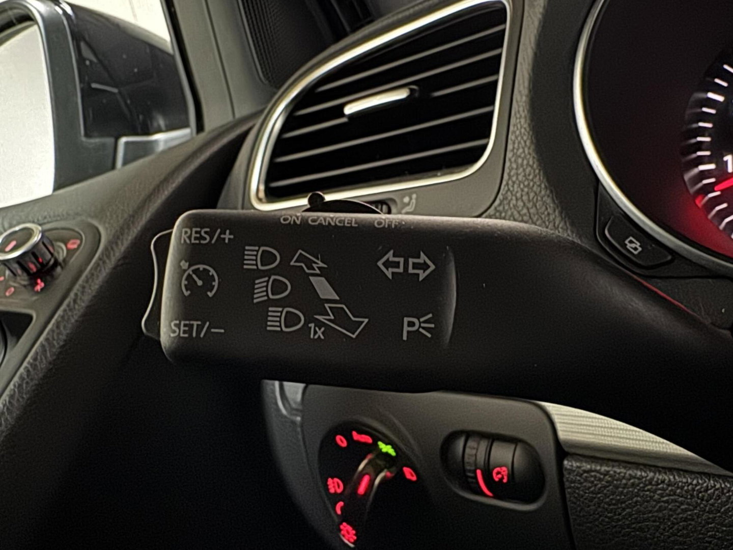 Volkswagen Golf 1.4 TSI R-Line Edition Navi Cruise PDC NAP