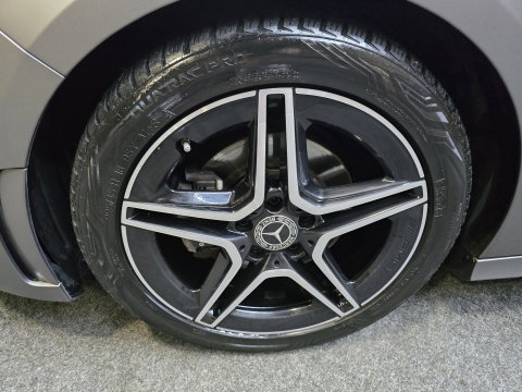 Mercedes-Benz B-Klasse 200 Business Solution AMG Navi Camera Trekhaak Clima Cruiise LM