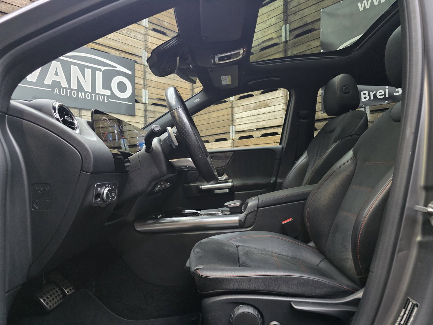 Mercedes-Benz B-Klasse 200 Business Solution AMG Navi Camera Trekhaak Clima Cruiise LM