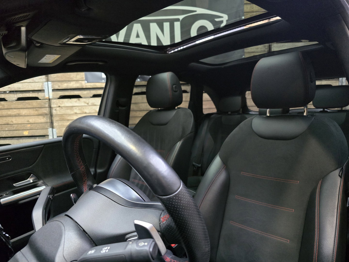 Mercedes-Benz B-Klasse 200 Business Solution AMG Navi Camera Trekhaak Clima Cruiise LM