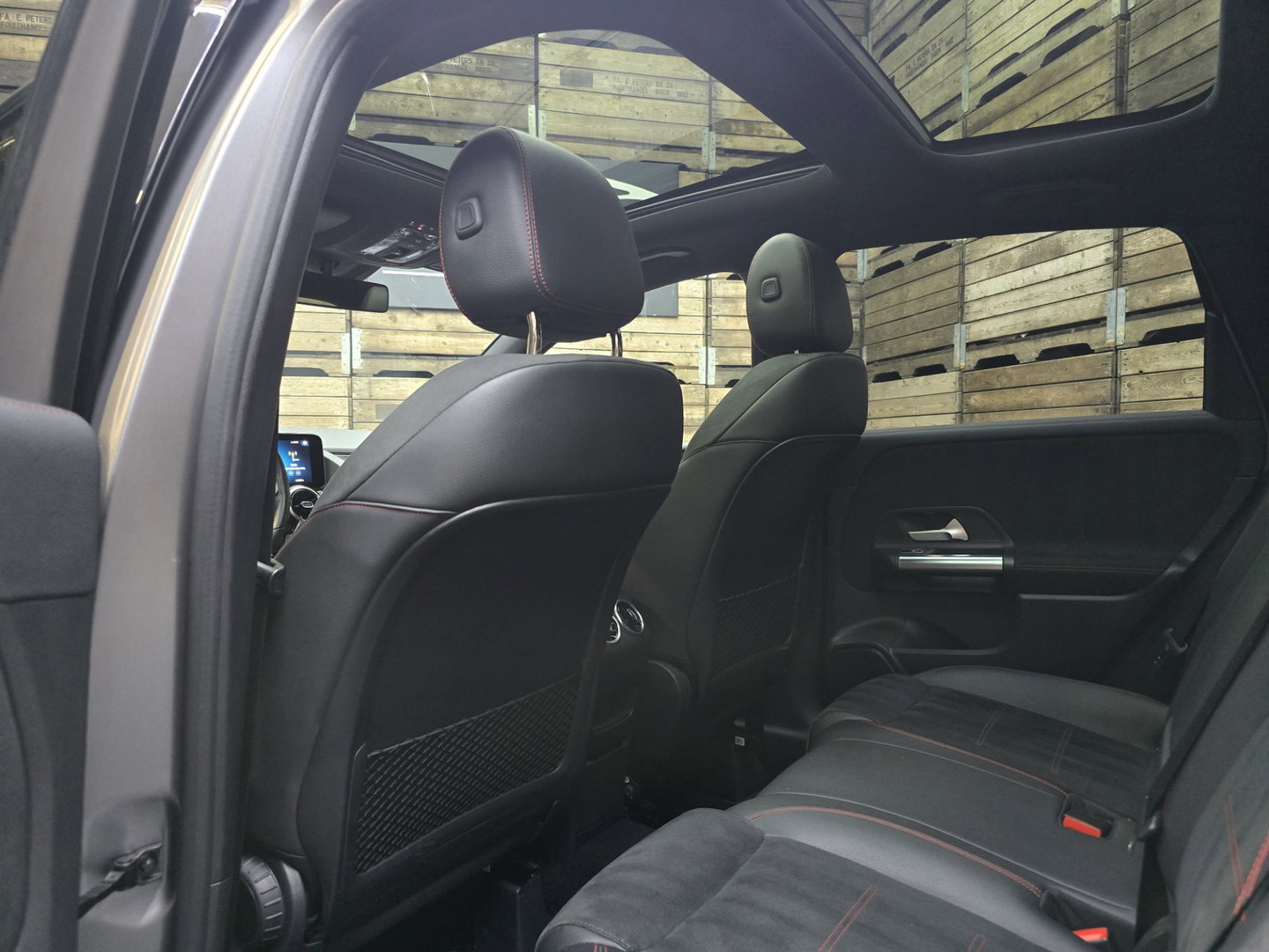 Mercedes-Benz B-Klasse 200 Business Solution AMG Navi Camera Trekhaak Clima Cruiise LM
