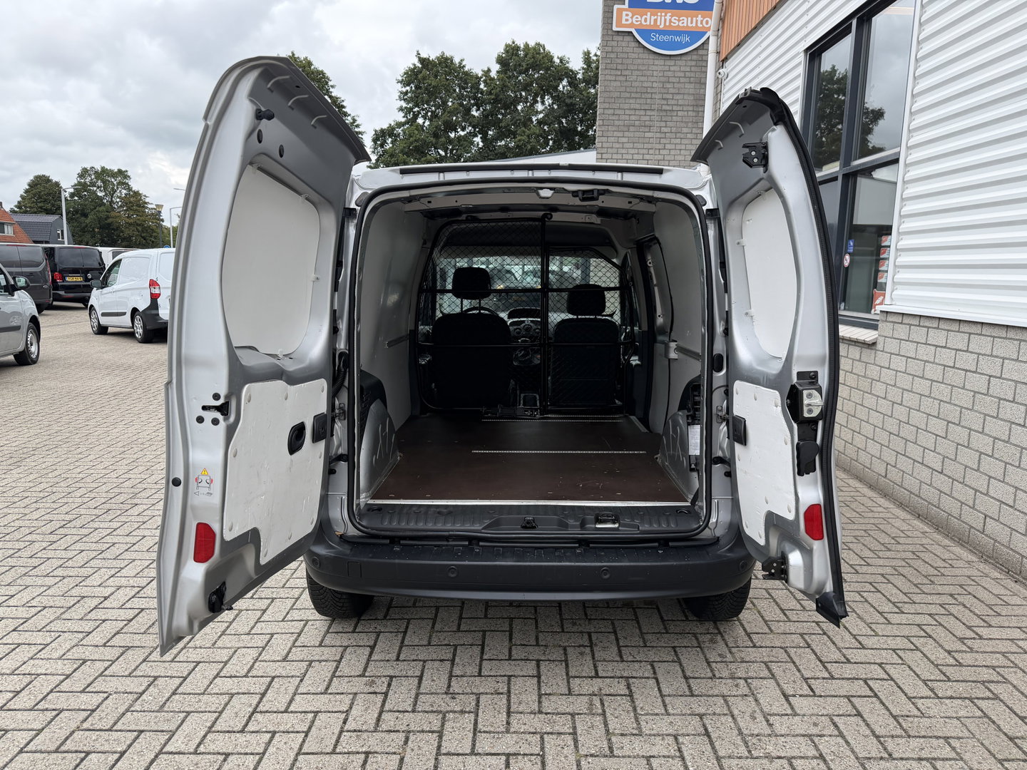 Renault Kangoo 1.5 dCi 90pk automaat Energy Comfort Maxi L2H1 / vaste prijs rijklaar € 11.950 ex btw / lease vanaf € 256 / airco / zilver metallic / pdc achter ! / euro 6