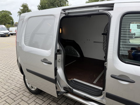 Renault Kangoo 1.5 dCi 90pk automaat Energy Comfort Maxi L2H1 / vaste prijs rijklaar € 11.950 ex btw / lease vanaf € 256 / airco / zilver metallic / pdc achter ! / euro 6