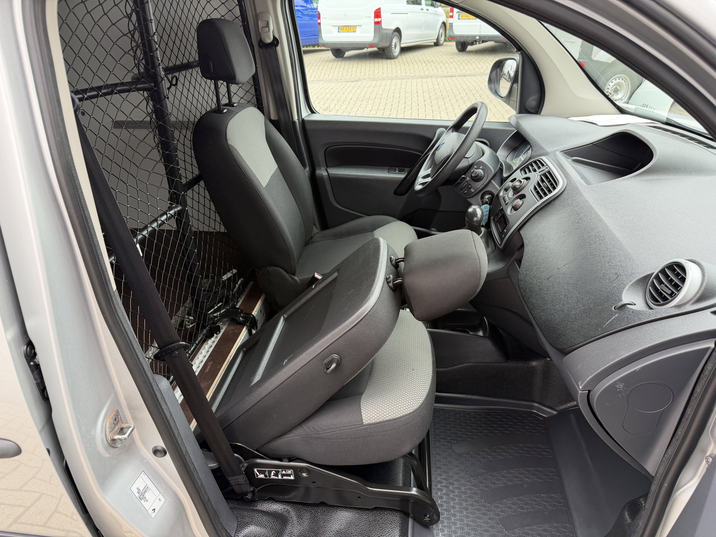 Renault Kangoo 1.5 dCi 90pk automaat Energy Comfort Maxi L2H1 / vaste prijs rijklaar € 11.950 ex btw / lease vanaf € 256 / airco / zilver metallic / pdc achter ! / euro 6