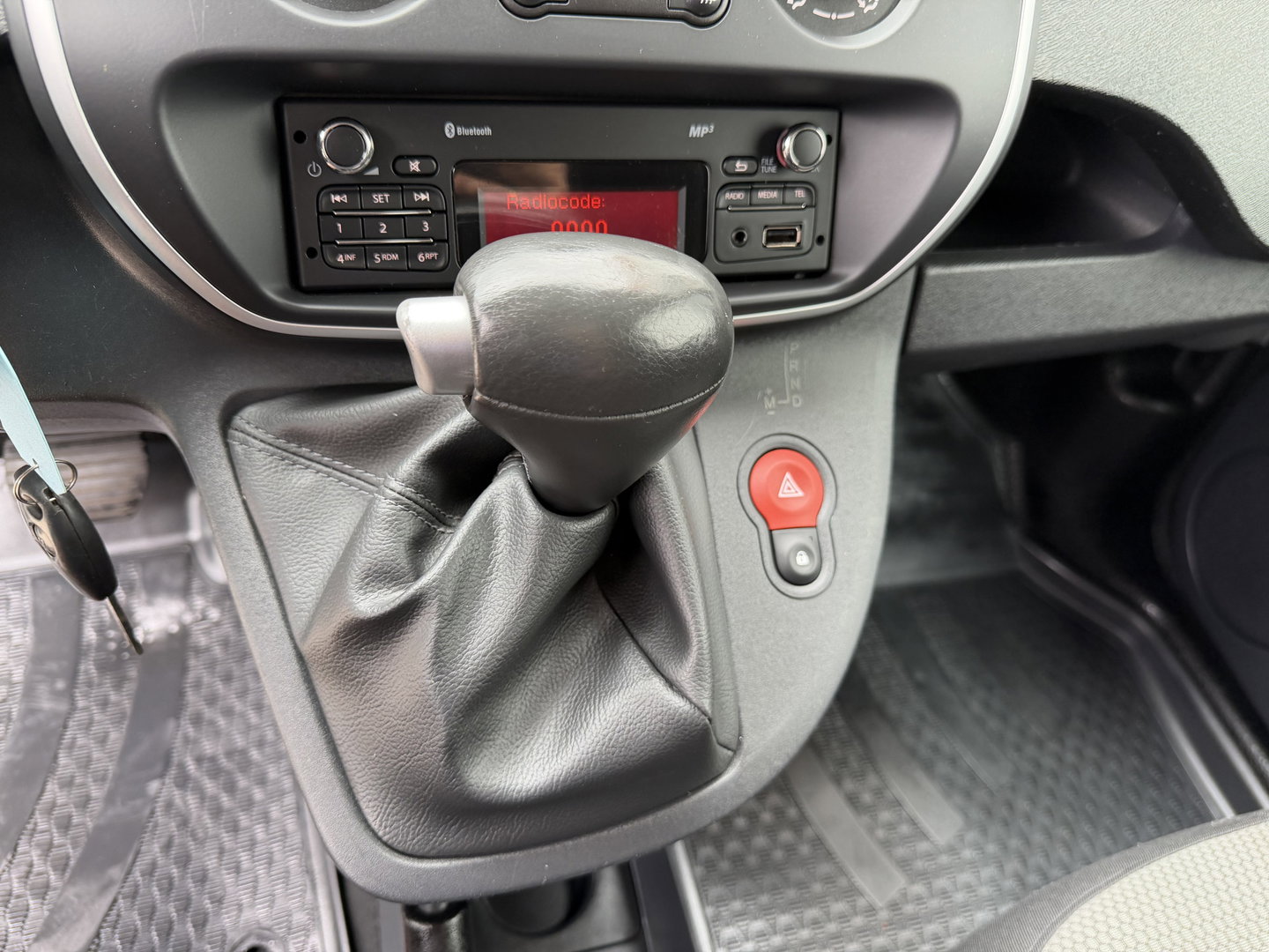 Renault Kangoo 1.5 dCi 90pk automaat Energy Comfort Maxi L2H1 / vaste prijs rijklaar € 11.950 ex btw / lease vanaf € 256 / airco / zilver metallic / pdc achter ! / euro 6