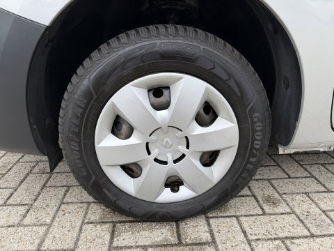 Renault Kangoo 1.5 dCi 90pk automaat Energy Comfort Maxi L2H1 / vaste prijs rijklaar € 11.950 ex btw / lease vanaf € 256 / airco / zilver metallic / pdc achter ! / euro 6