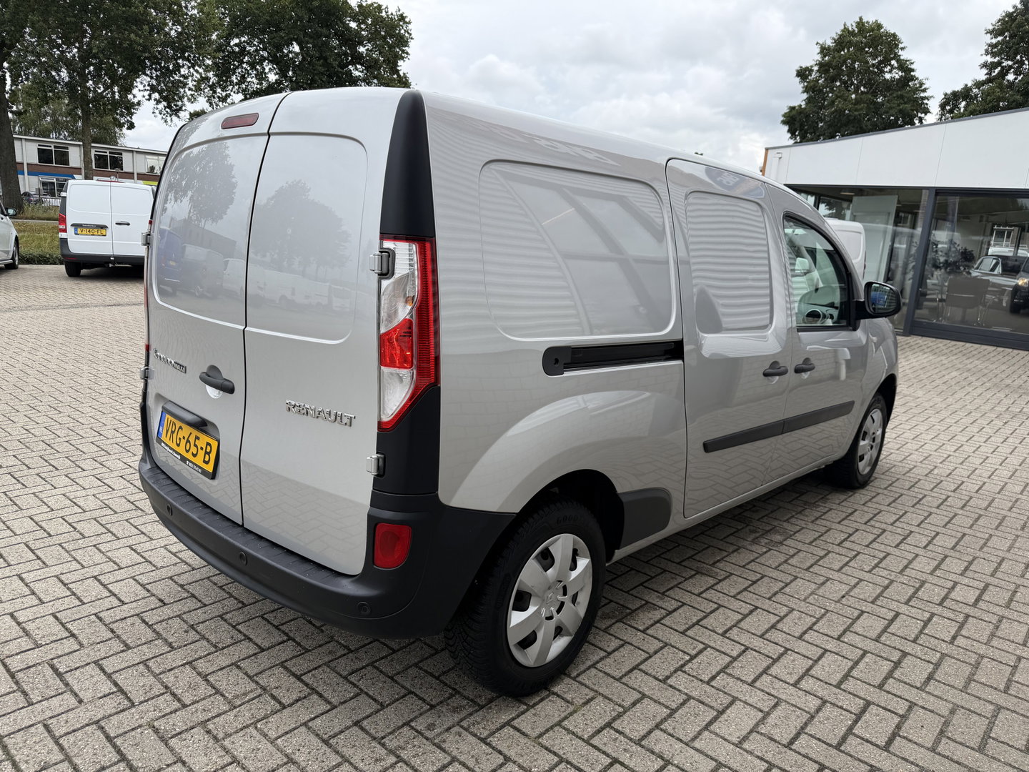 Renault Kangoo 1.5 dCi 90pk automaat Energy Comfort Maxi L2H1 / vaste prijs rijklaar € 11.950 ex btw / lease vanaf € 256 / airco / zilver metallic / pdc achter ! / euro 6