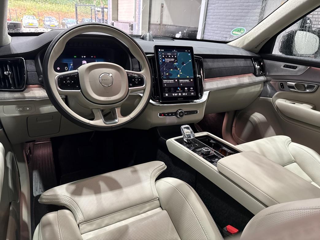 Volvo XC90 T8 Ultra Dark | Bowers&Wilkins | Stoelventilatie | Trekhaak | Panoramadak | 360° Camera | Massage | Head-Up | ACC