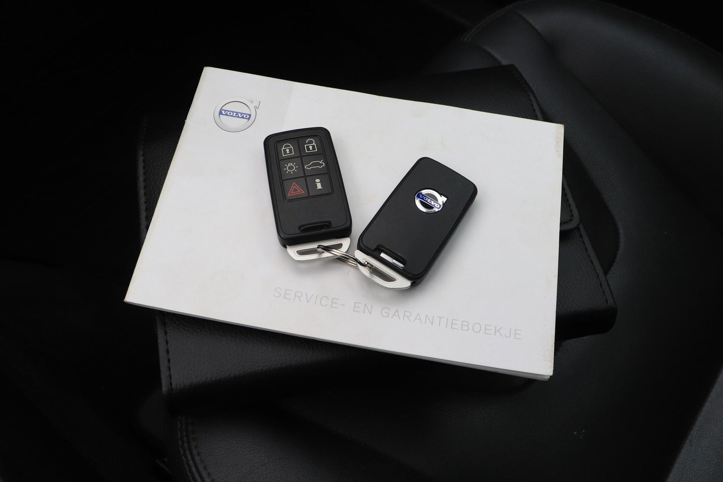 Volvo V60 Cross Country 2.0 D4 Summum | Zie omschrijving | ACC | Schuif-/kanteldak | BLIS | Trekhaak | Keyless | Standkachel | Memory