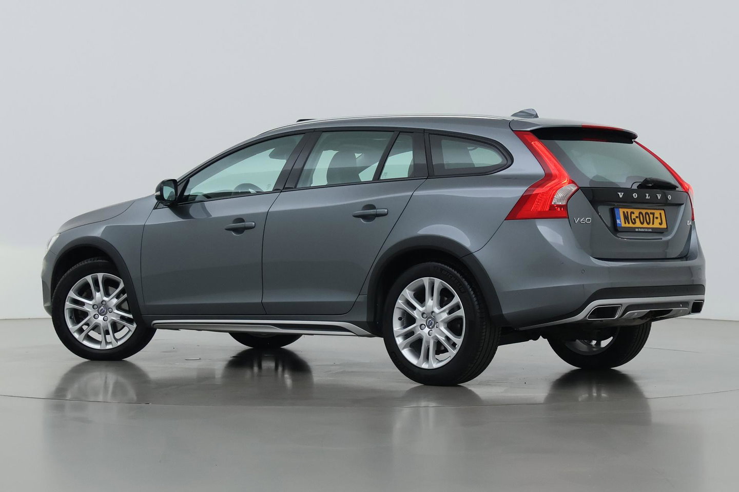 Volvo V60 Cross Country 2.0 D4 Summum | Zie omschrijving | ACC | Schuif-/kanteldak | BLIS | Trekhaak | Keyless | Standkachel | Memory