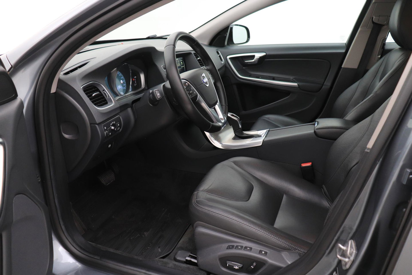 Volvo V60 Cross Country 2.0 D4 Summum | Zie omschrijving | ACC | Schuif-/kanteldak | BLIS | Trekhaak | Keyless | Standkachel | Memory