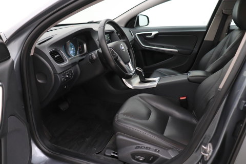 Volvo V60 Cross Country 2.0 D4 Summum | Zie omschrijving | ACC | Schuif-/kanteldak | BLIS | Trekhaak | Keyless | Standkachel | Memory