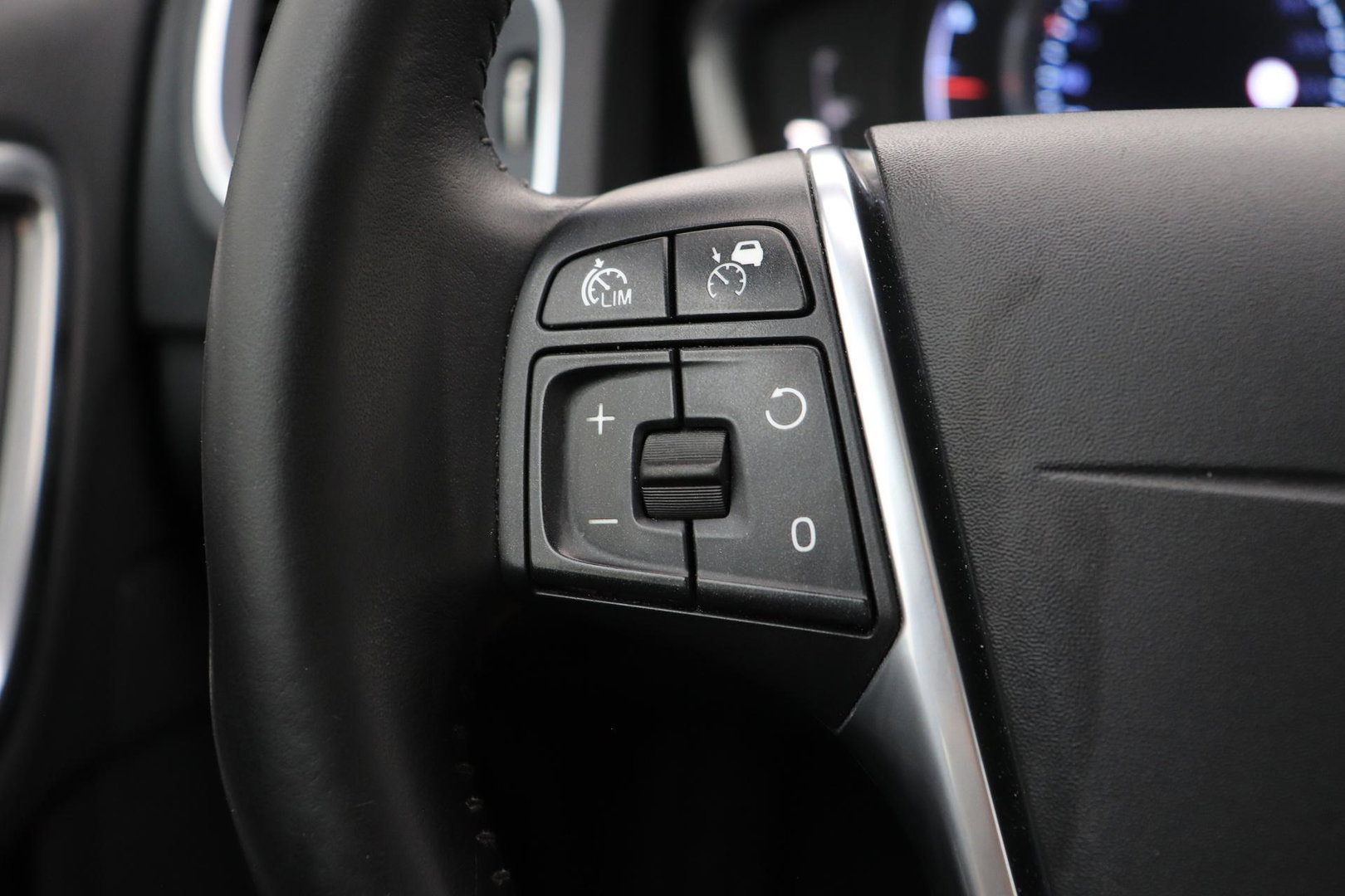 Volvo V60 Cross Country 2.0 D4 Summum | Zie omschrijving | ACC | Schuif-/kanteldak | BLIS | Trekhaak | Keyless | Standkachel | Memory