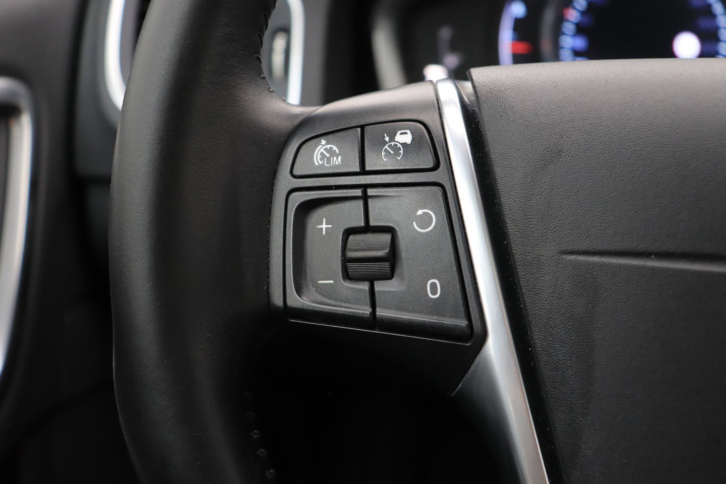 Volvo V60 Cross Country 2.0 D4 Summum | Zie omschrijving | ACC | Schuif-/kanteldak | BLIS | Trekhaak | Keyless | Standkachel | Memory