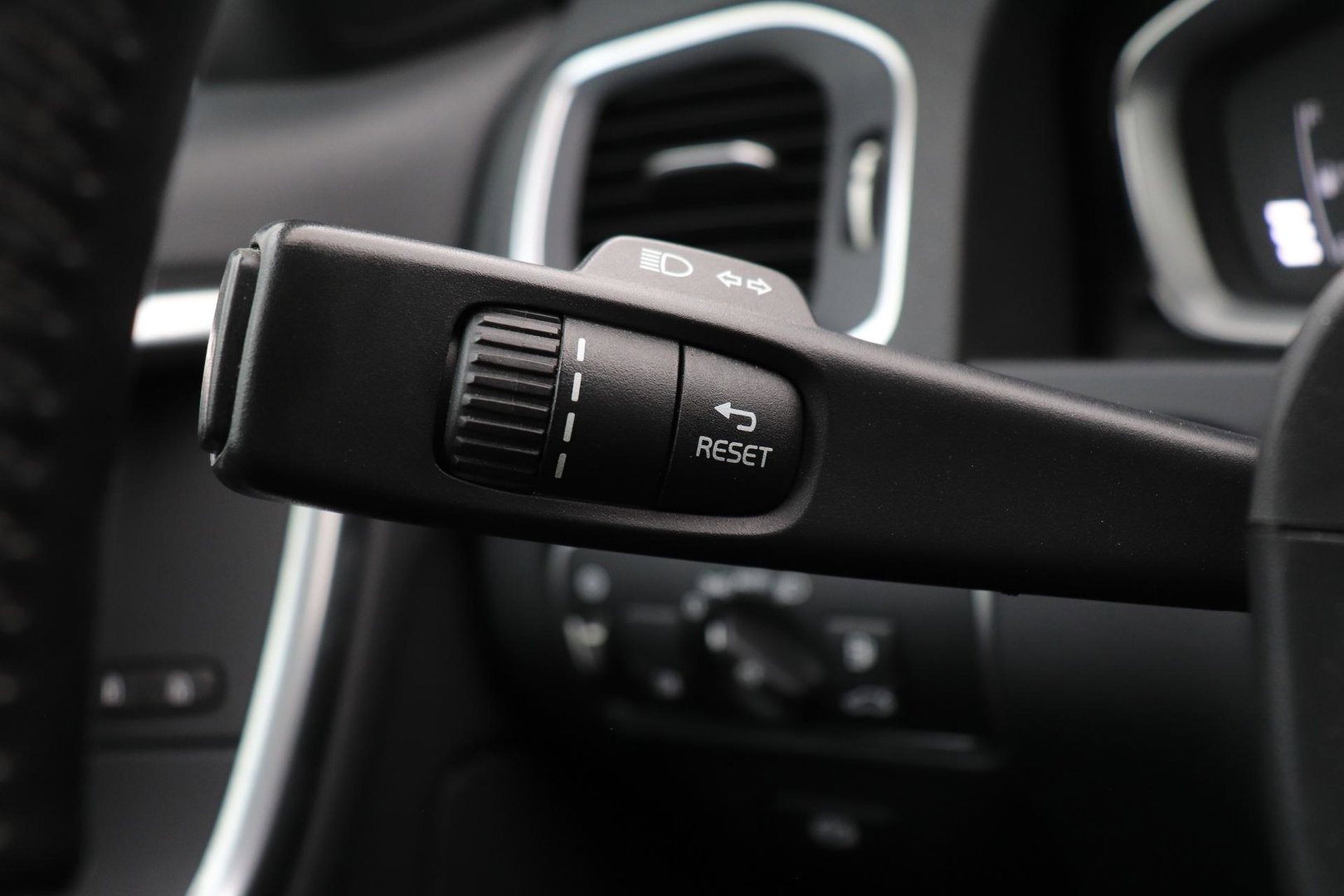 Volvo V60 Cross Country 2.0 D4 Summum | Zie omschrijving | ACC | Schuif-/kanteldak | BLIS | Trekhaak | Keyless | Standkachel | Memory