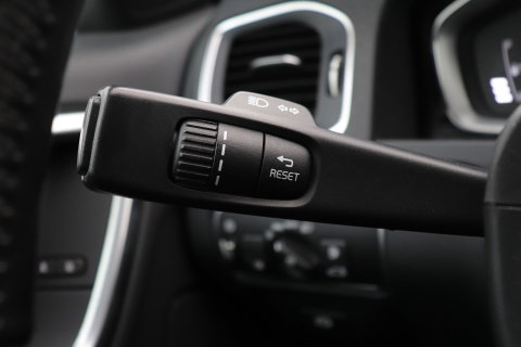 Volvo V60 Cross Country 2.0 D4 Summum | Zie omschrijving | ACC | Schuif-/kanteldak | BLIS | Trekhaak | Keyless | Standkachel | Memory