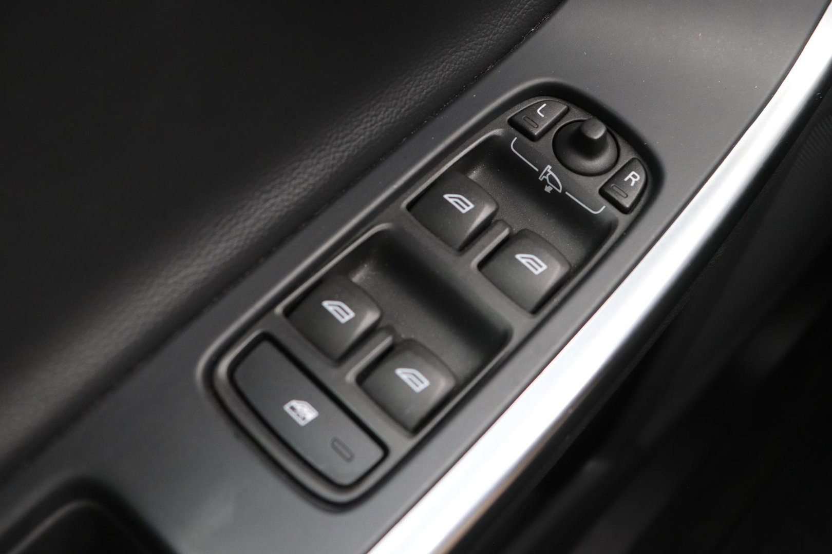 Volvo V60 Cross Country 2.0 D4 Summum | Zie omschrijving | ACC | Schuif-/kanteldak | BLIS | Trekhaak | Keyless | Standkachel | Memory