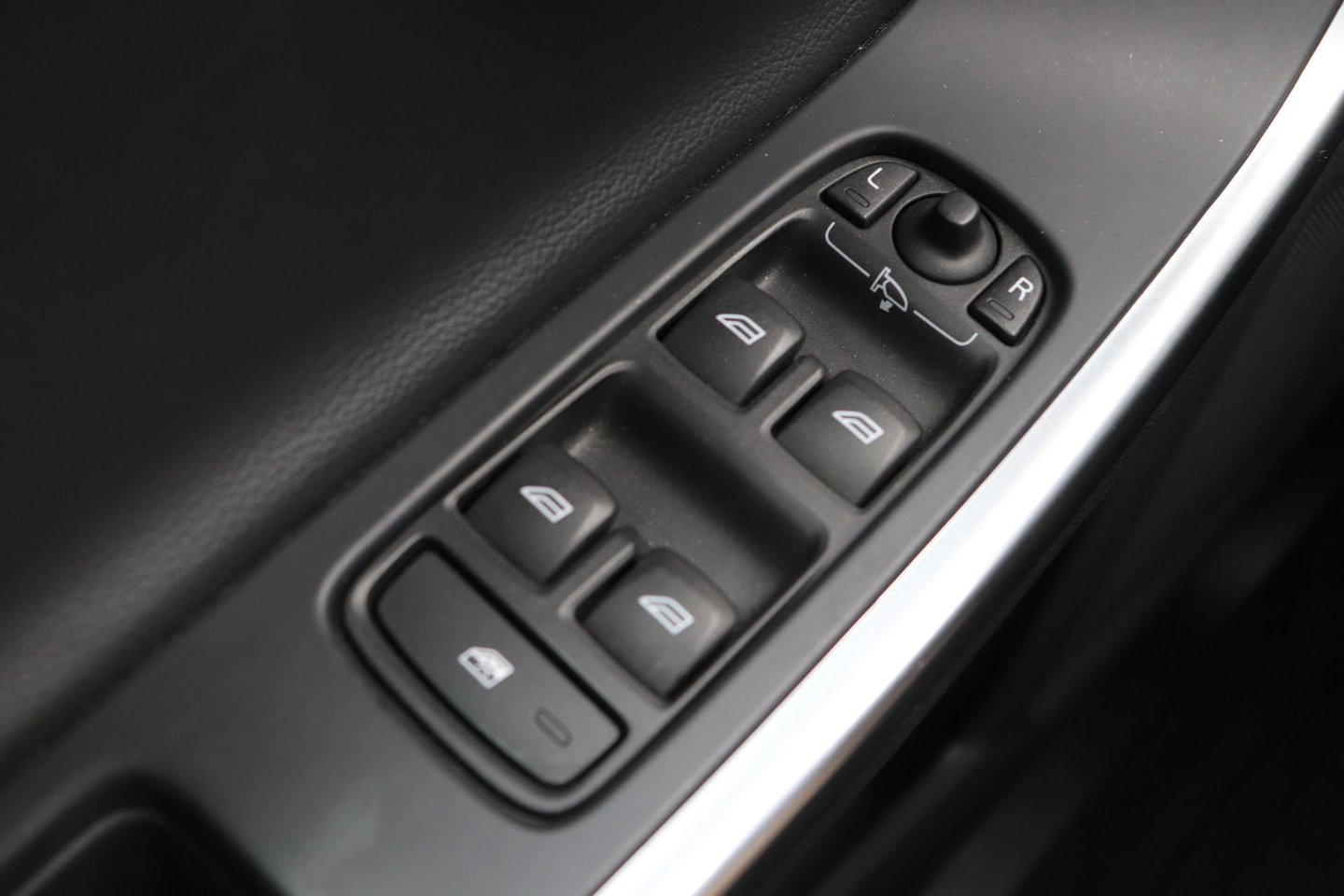 Volvo V60 Cross Country 2.0 D4 Summum | Zie omschrijving | ACC | Schuif-/kanteldak | BLIS | Trekhaak | Keyless | Standkachel | Memory