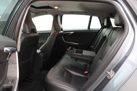 Volvo V60 Cross Country 2.0 D4 Summum | Zie omschrijving | ACC | Schuif-/kanteldak | BLIS | Trekhaak | Keyless | Standkachel | Memory