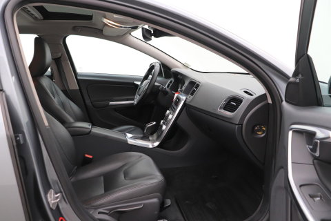 Volvo V60 Cross Country 2.0 D4 Summum | Zie omschrijving | ACC | Schuif-/kanteldak | BLIS | Trekhaak | Keyless | Standkachel | Memory