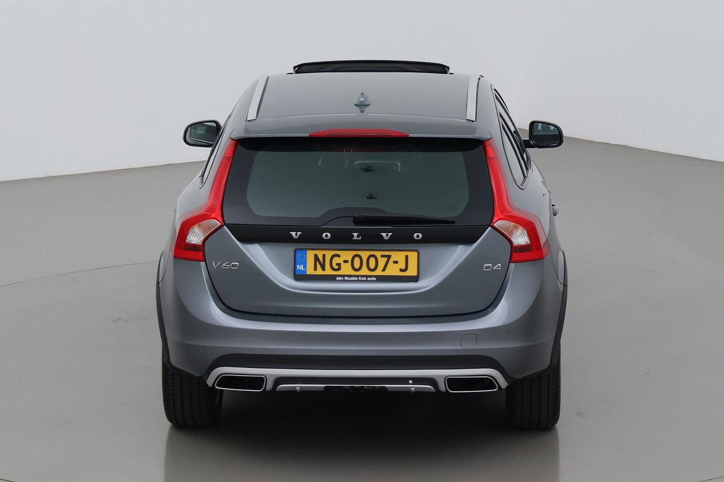 Volvo V60 Cross Country 2.0 D4 Summum | Zie omschrijving | ACC | Schuif-/kanteldak | BLIS | Trekhaak | Keyless | Standkachel | Memory