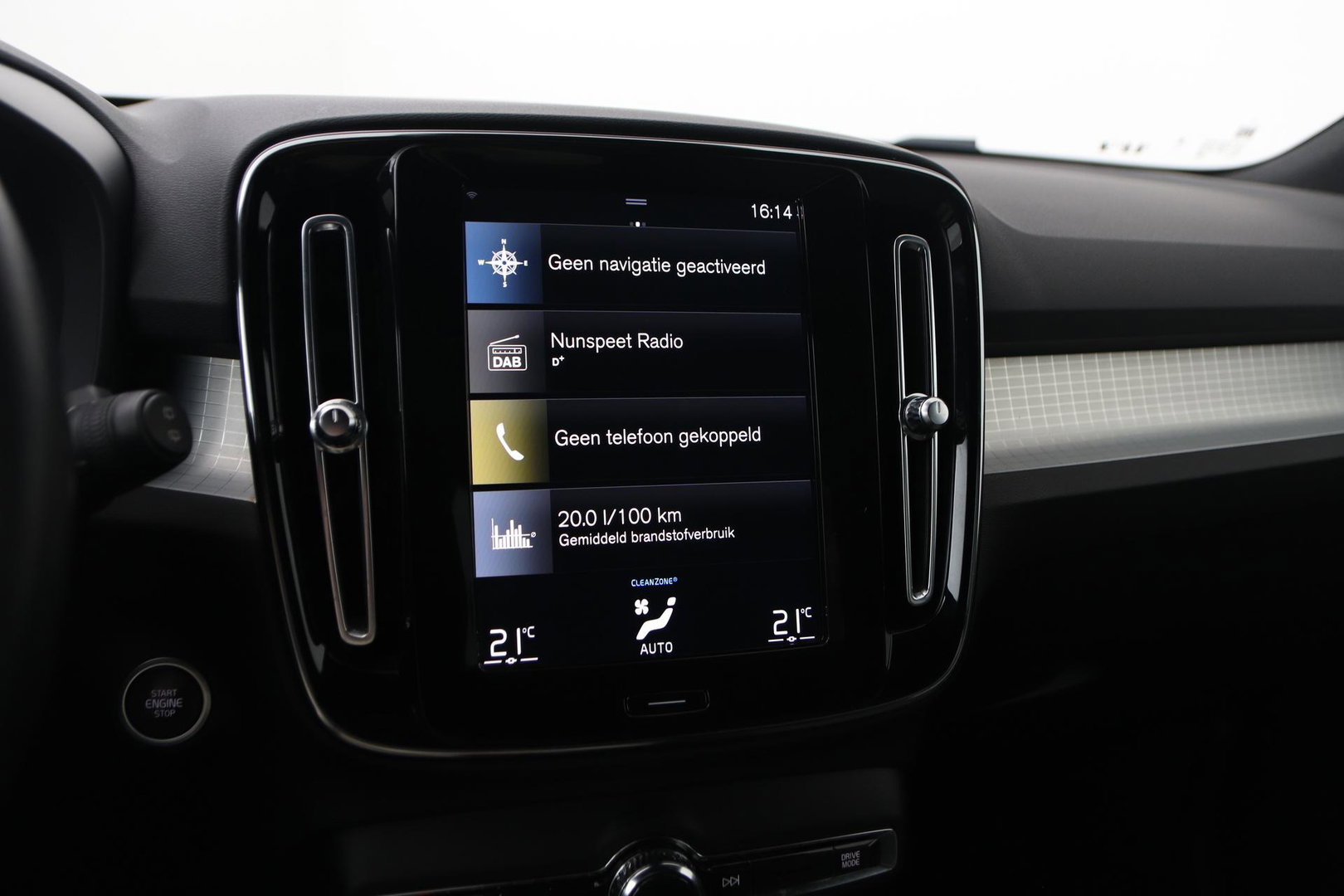 Volvo XC40 T4 Recharge Inscription | Trekhaak | Standkachel | Apple CarPlay | LED | Digitaal Cockpit | PDC | 18 Inch