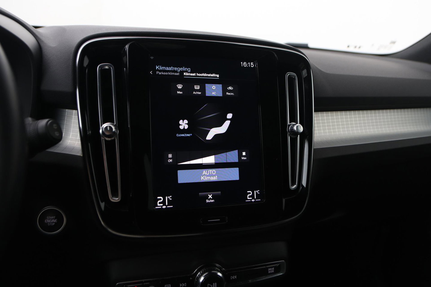Volvo XC40 T4 Recharge Inscription | Trekhaak | Standkachel | Apple CarPlay | LED | Digitaal Cockpit | PDC | 18 Inch